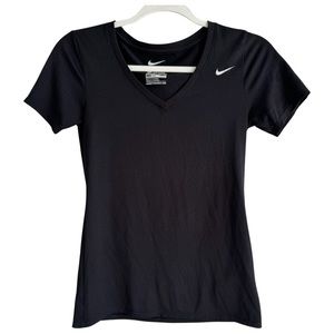 Nike Women’s The Nike Tee Athletic Cut Size XS